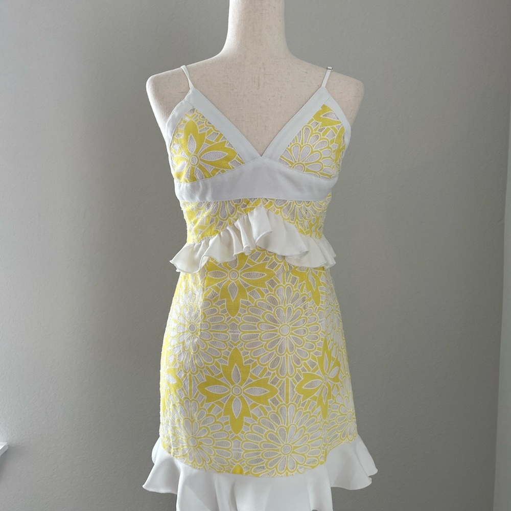 GB Yellow Floral Lace Mini Dress Preppy Gianni Bini Strapless Size Medium